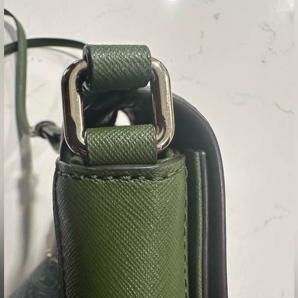 Kate Spade ♠️ Crossbody in Olive - Picture 3 of 10